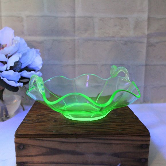 URANIUM GLASS BOWL circa 1920 by Fenton koi fish handles glow glass candy dish - Picture 1 of 9